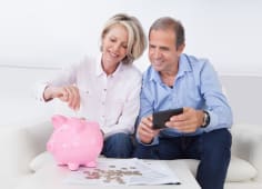 Un couple g calcule son pargne