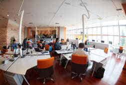 Des salaris dans un bureau