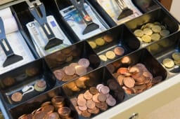 Euros dans une caisse enregistreuse