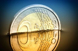 Une pice de 2 euros qui coule