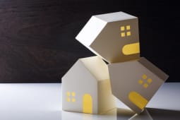 Des maisons de guingois