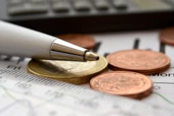 Des pices et un stylo