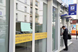 Un DAB de la Banque Postale