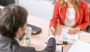 Un rendez-vous en agence bancaire