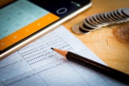 Relev de compte, frais et calculatrice