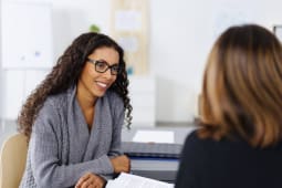 Un conseil bancaire en agence