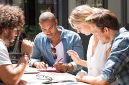 Des tudiants qui rvisent
