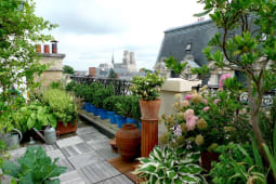 Une terrasse d'immeuble