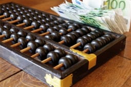 Des billets et un boulier