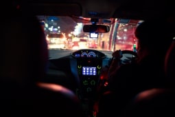 Trajet nocturne en voiture