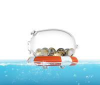 Tirelire pose sur une boue de sauvetage