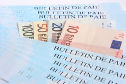 Des bulletins de paie