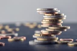 Pices en euro empiles