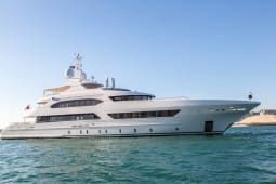 Yacht  moteur priv
