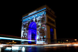 Arc de Triomphe clair par les jeux olympiques Paris 2024
