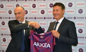 Signature d'un partenariat entre Arka et l'UBB (rugby), en juin 2018