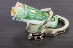 Menottes et billets