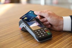 paiement avec une carte bancaire biomtrique de la Socit Gnrale