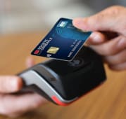 Paiement avec une carte bancaire biomtrique de la Socit Gnrale