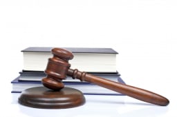 Marteau et livres de justice
