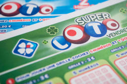 Gros plan d'un bulletin Super Loto de la Franaise des jeux