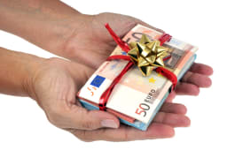 Des billets de 50 euros en guise de cadeau