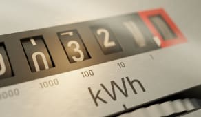 Gros plan d'un compteur lectrique analogique