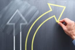 Flche qui dvie, flche qui monte