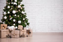 Cadeaux et sapin de Nol