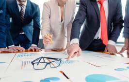 Des experts se penchent sur un dossier complexe