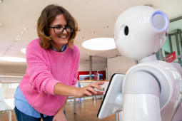 agences bancaires avec un robot conseiller