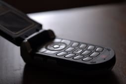 T�l�phone mobile � clapet