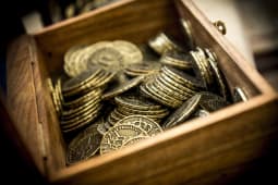 Un coffre rempli de pices d'or