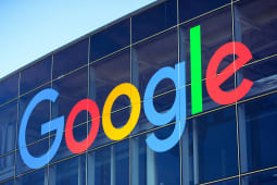 Le logo de Google sur un batment