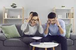 Des factures qui s'accumulent