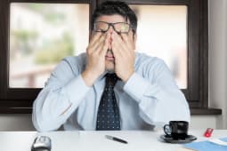 Un investisseur perd en bourse