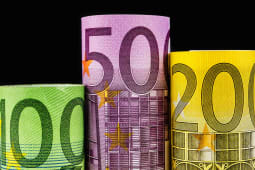 Podium billets euros