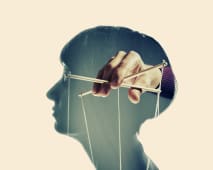 Image d'une main manipulant l'esprit d'une personne