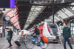 TGV inOui de la SNCF prt  partir