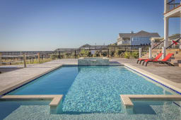 Une maison de vacances avec piscine