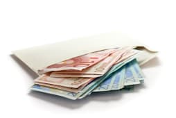 La prime de Nol d'un montant minimum de de 152,45 euros est verse depuis 1998