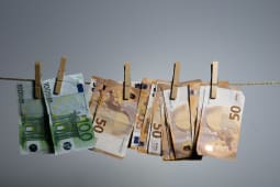 Lutte contre le blanchiment d'argent