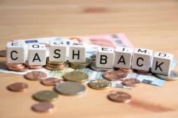 La Banque Postale renforce son offre de cartes bancaires avec un service de cashback 