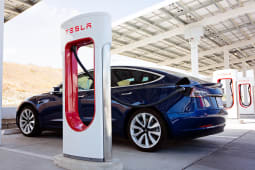 Vhicule lectrique : ces modles Tesla hors de prix  assurer