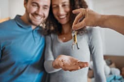 Un couple de travailleurs indpendants obtient un crdit immobilier