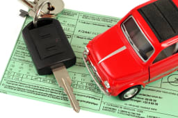 Assurance auto : la vignette verte va disparatre au 1er avril 2024