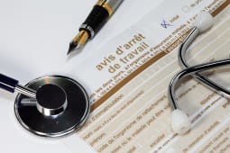 Les arrts maladies ouvrent droit  congs pays