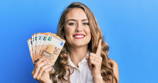 femme billets euros
