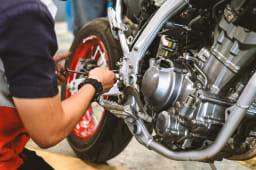 Rparation des motos : des pices issues de l'conomie circulaire pourront tre proposes