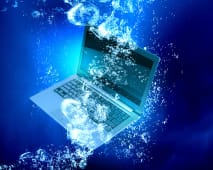 Un ordinateur dans l'eau